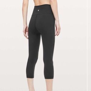 Lululemon Size 6 Wunder Under Crop High Rise 21" Leggings Black